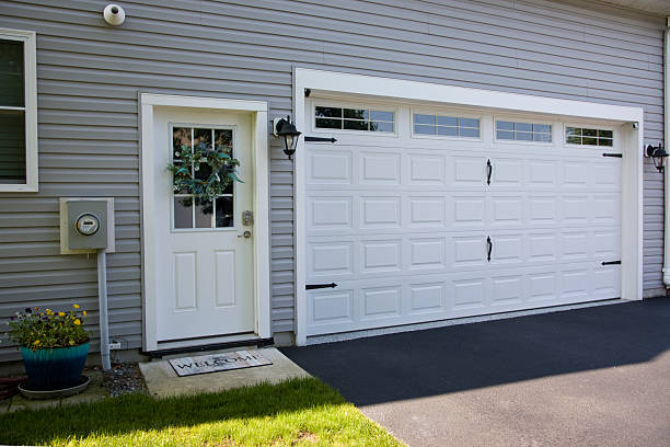 24/7 Emergency Garage Door Panel Replacement experts in Mount Sterling, IL